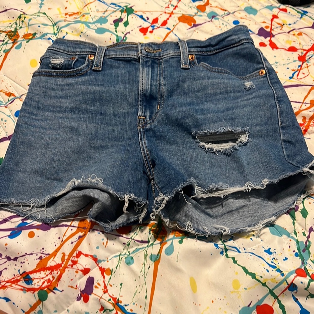levi high rise shorts size 28.